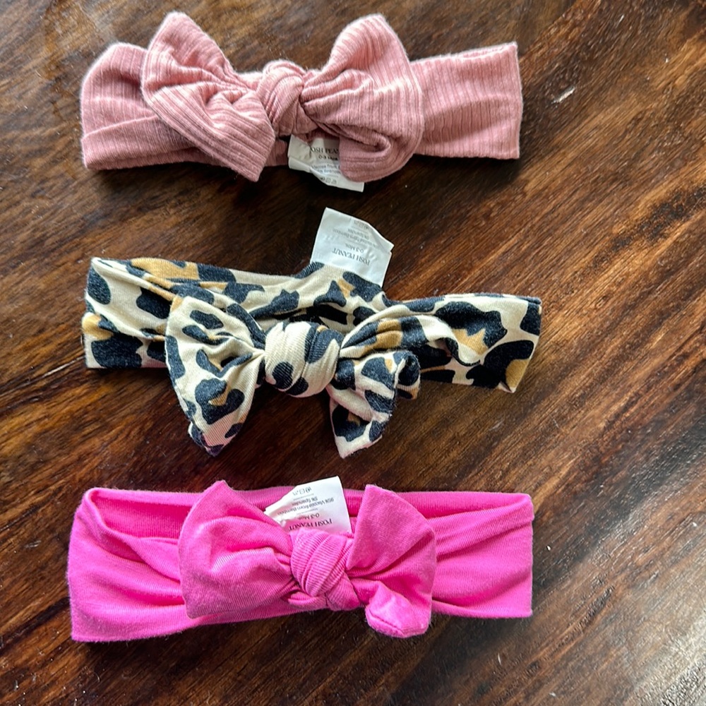 Posh peanut bows